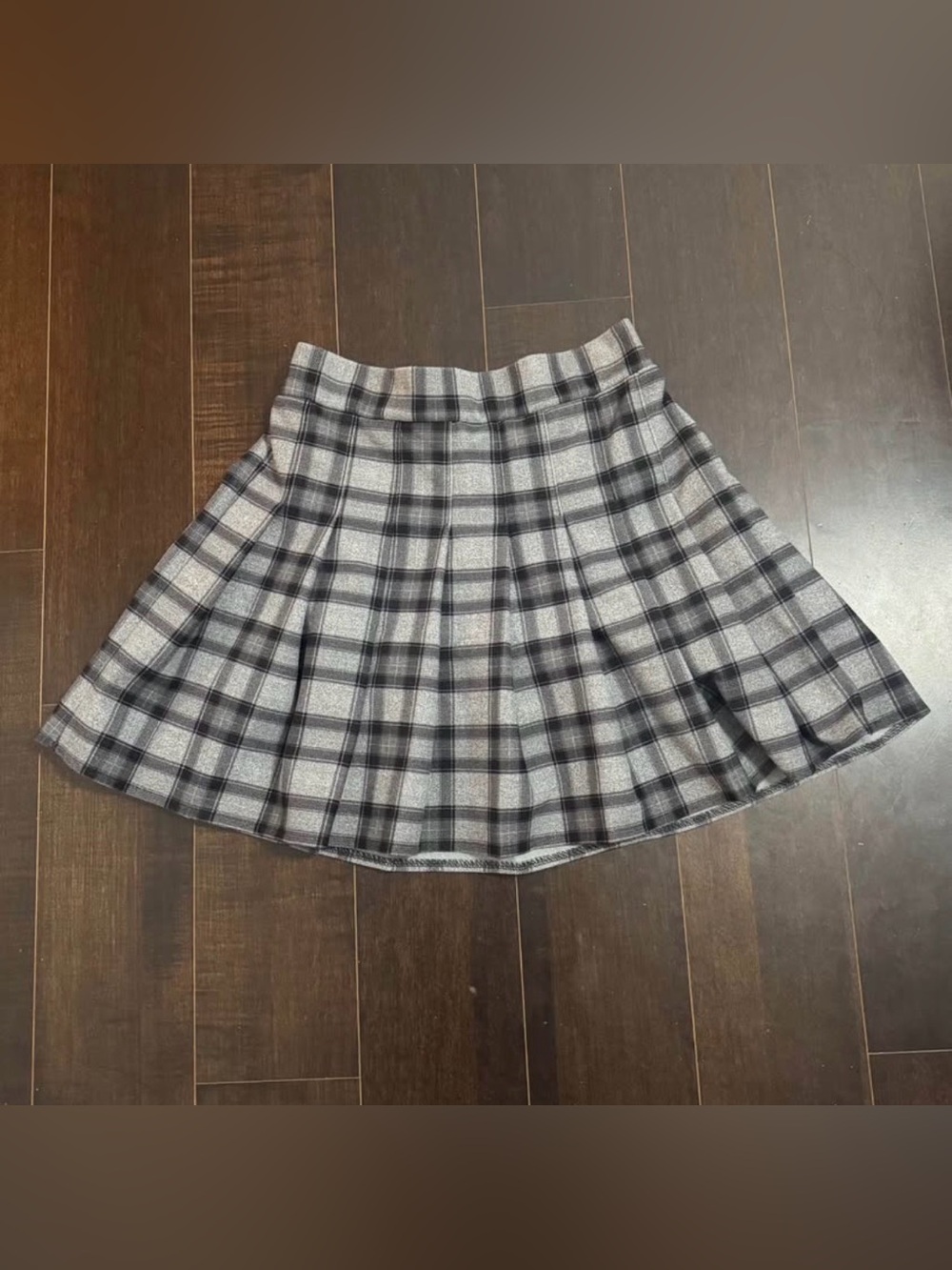 Gray Plaid Pleated Skirt (Korean Fashion - Chuu)